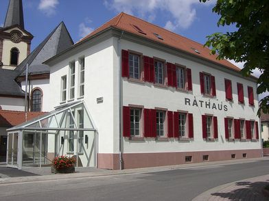 Das neue Rathaus von Edesheim 